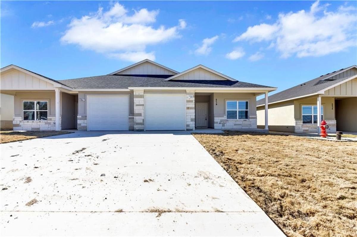 Townhouse for rent at 643 County Rd, Jarrell, TX 76537