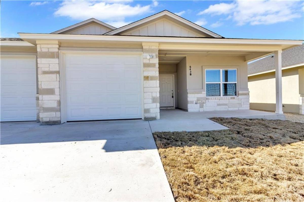 Townhouse for rent at 643 County Rd, Jarrell, TX 76537