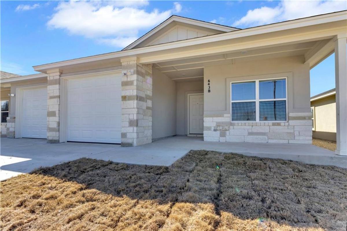 Townhouse for rent at 643 County Rd, Jarrell, TX 76537