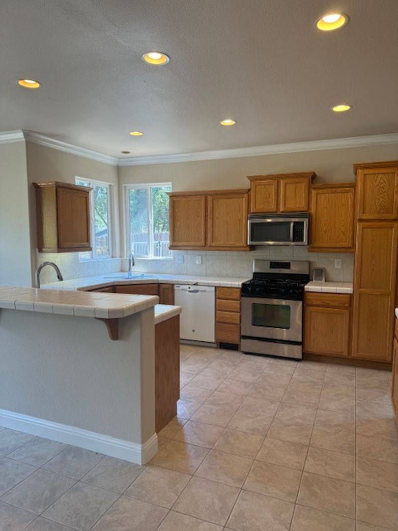 House for rent at 1390 Empress Lane, Redding, CA 96002