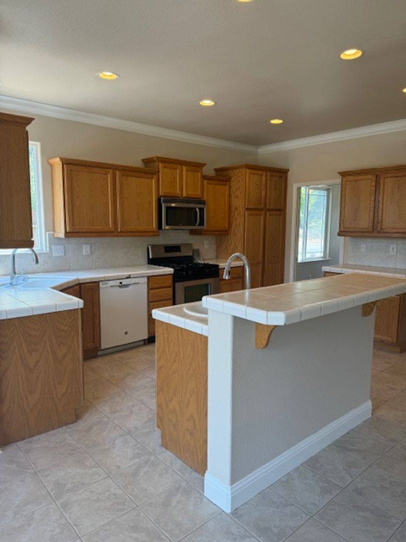 House for rent at 1390 Empress Lane, Redding, CA 96002