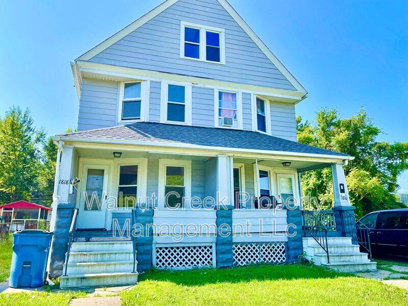 Apartment for rent at 1816 -1818 E 29th St, Lorain, OH 44055