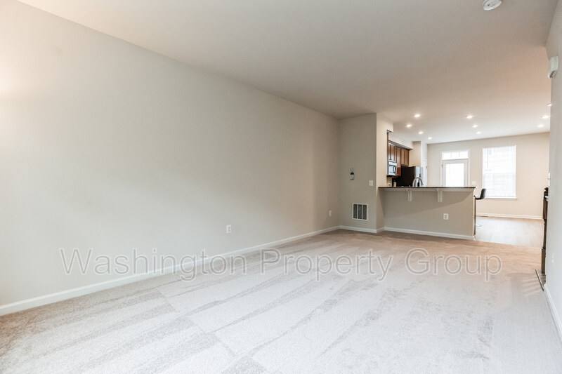 Townhouse for rent at 18315 Reaper Hill Court #40, Triangle, VA 22172