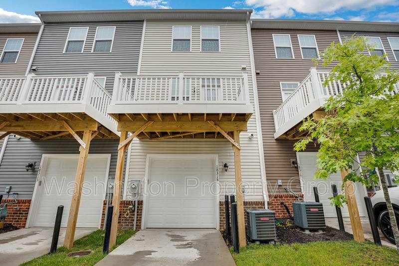 Townhouse for rent at 18315 Reaper Hill Court #40, Triangle, VA 22172