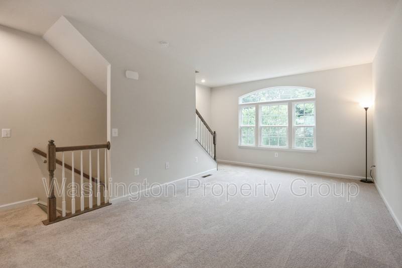 Townhouse for rent at 18315 Reaper Hill Court #40, Triangle, VA 22172