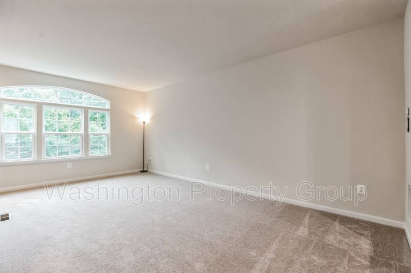 Townhouse for rent at 18315 Reaper Hill Court #40, Triangle, VA 22172
