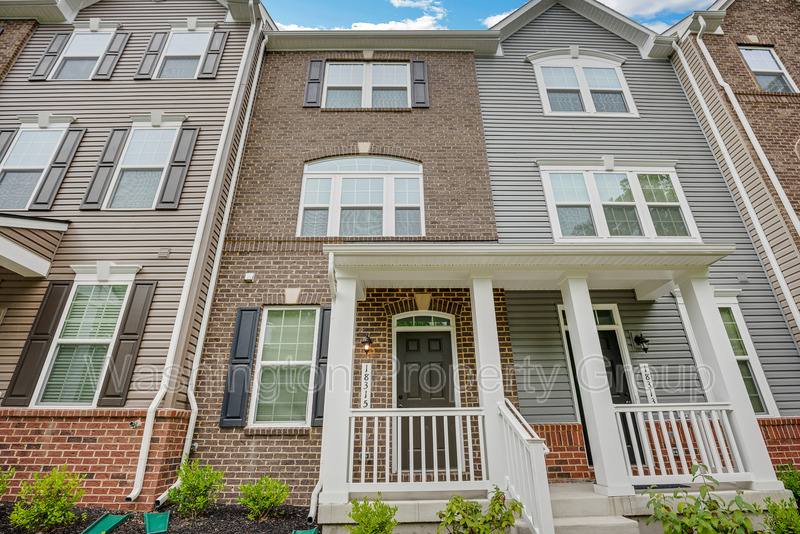 Townhouse for rent at 18315 Reaper Hill Court #40, Triangle, VA 22172