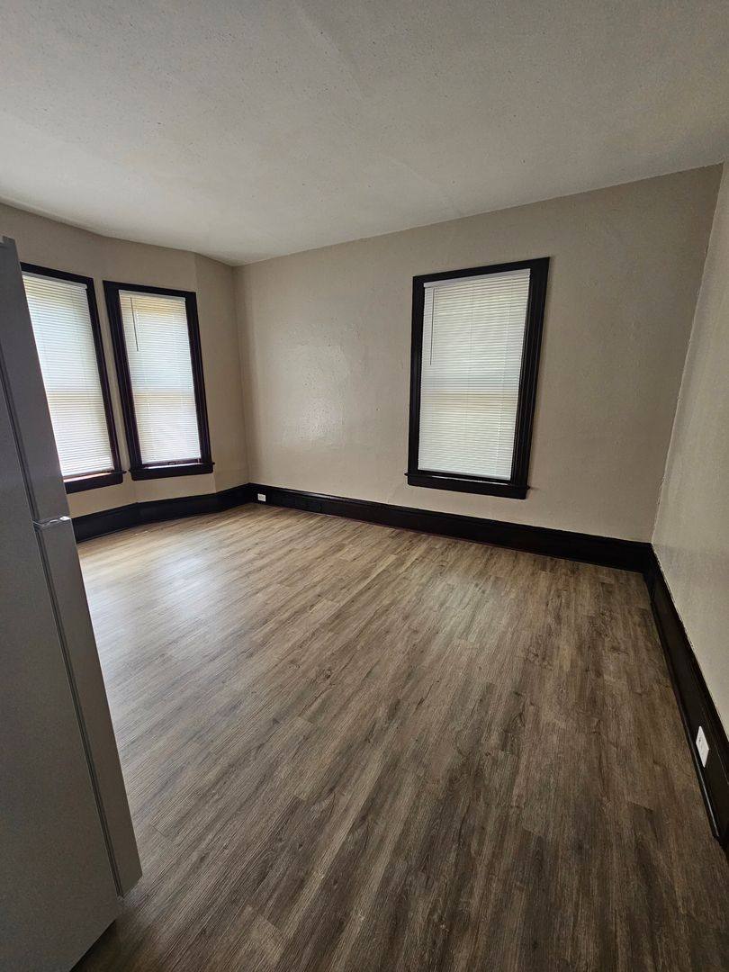 Apartment for rent at 602 E 14th St, Davenport, IA 52803