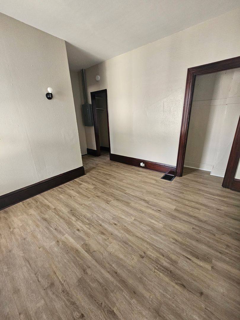 Apartment for rent at 602 E 14th St, Davenport, IA 52803