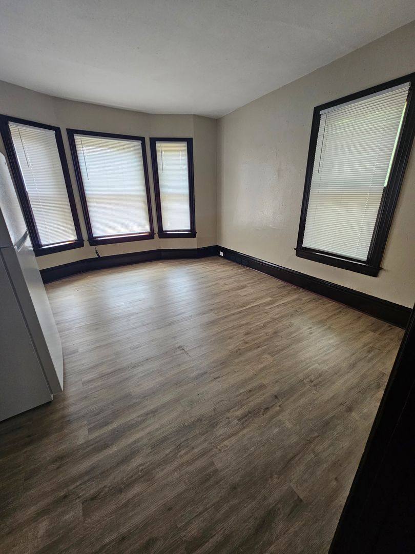 Apartment for rent at 602 E 14th St, Davenport, IA 52803