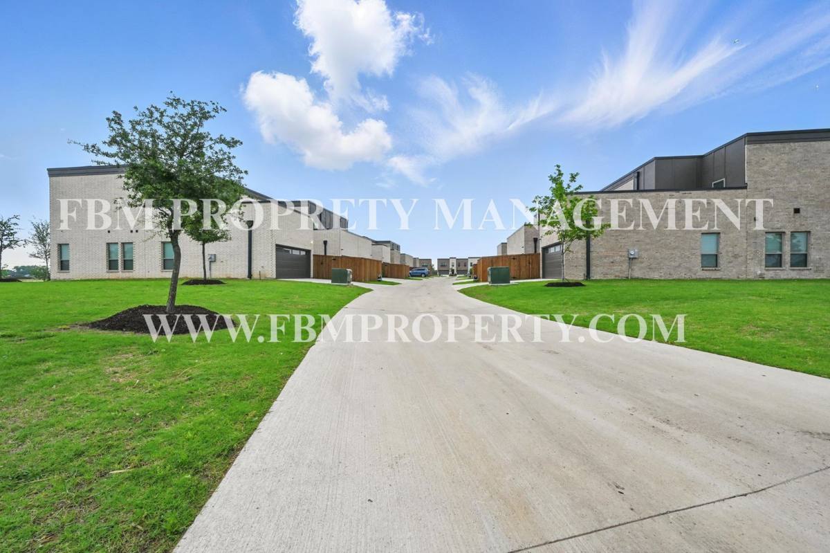 Townhouse for rent at 2128 Layla Dr, Waxahachie, TX 75165