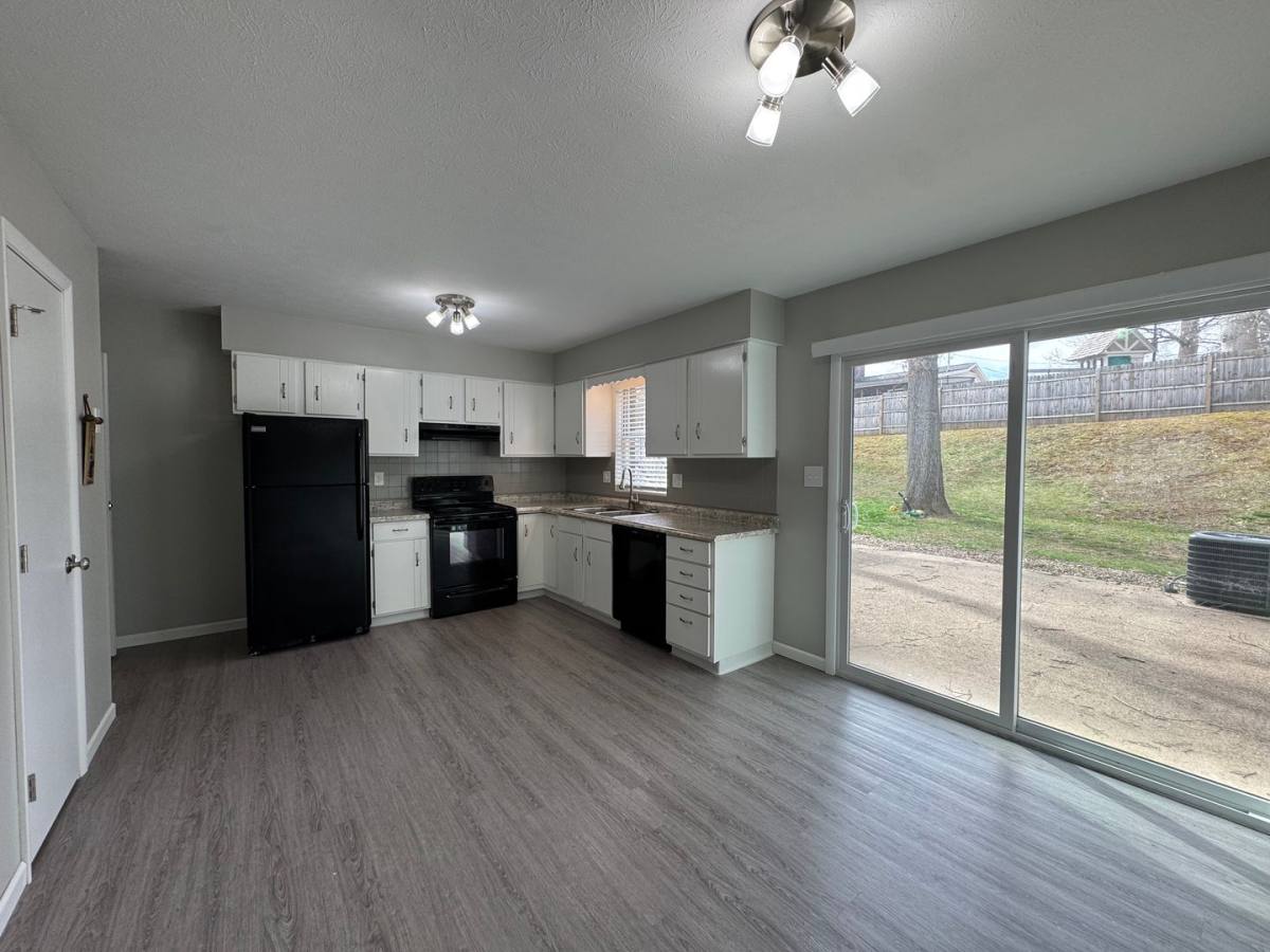 Townhouse for rent at 33 Campbell Dr, Parkersburg, WV 26104