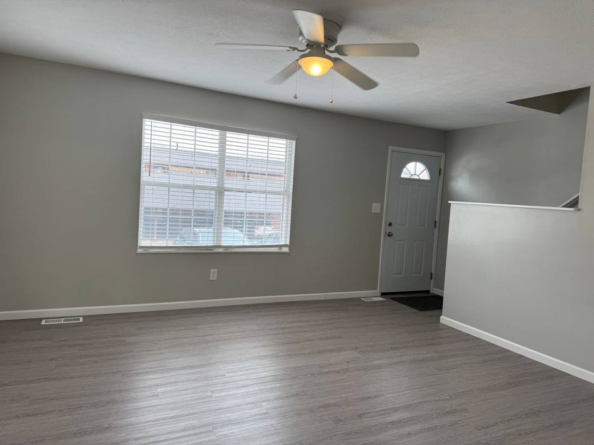 Townhouse for rent at 33 Campbell Dr, Parkersburg, WV 26104