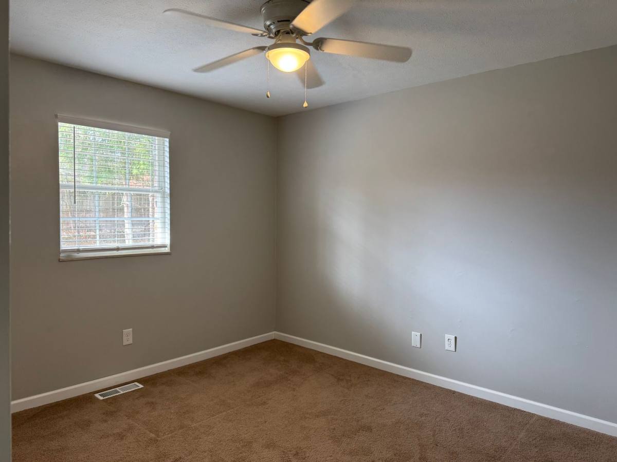 Townhouse for rent at 33 Campbell Dr, Parkersburg, WV 26104