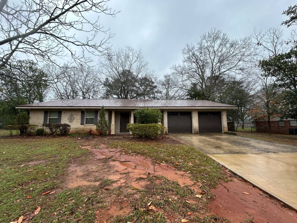 House for rent at 304 Briarhill Rd, Enterprise, AL 36330