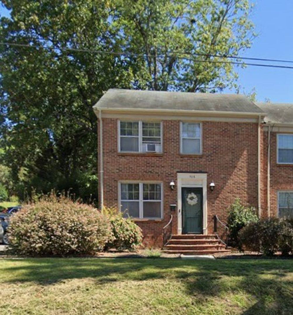 Townhouse for rent at 506 10th St, North Wilkesboro, NC 28659