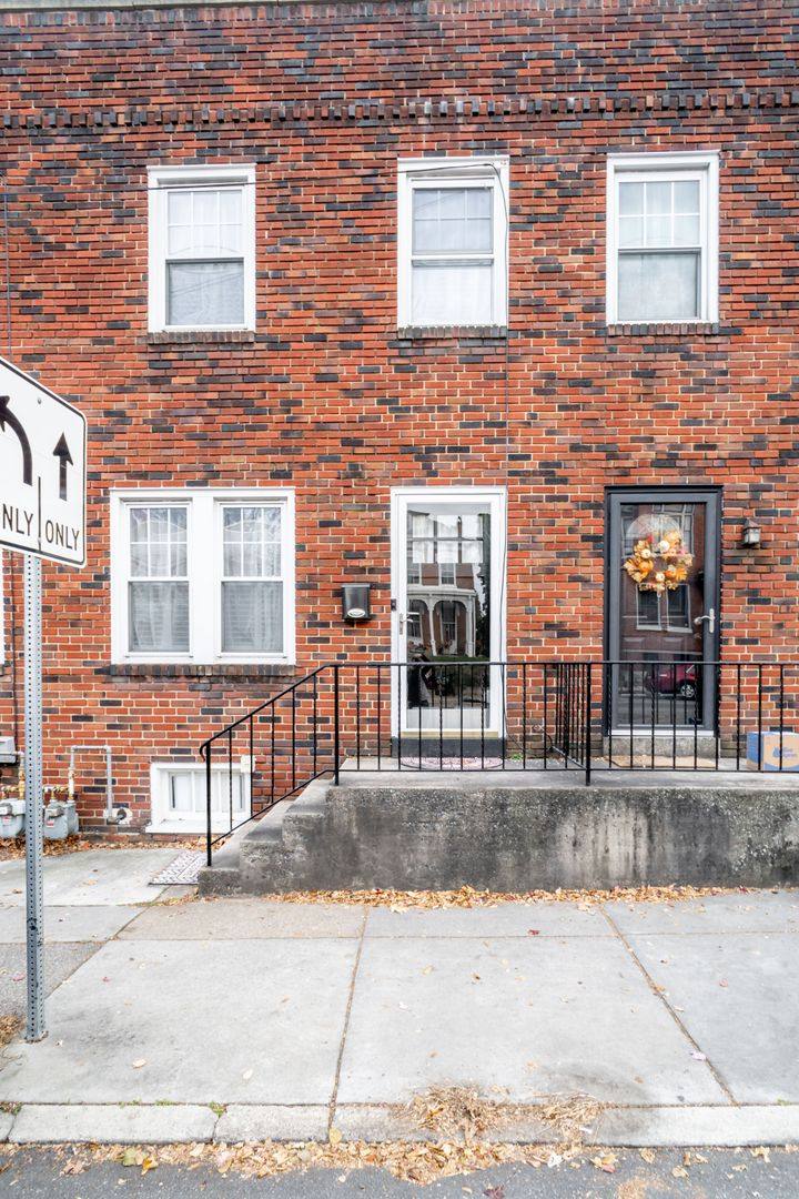 Townhouse for rent at 158 E High St, Carlisle, PA 17013