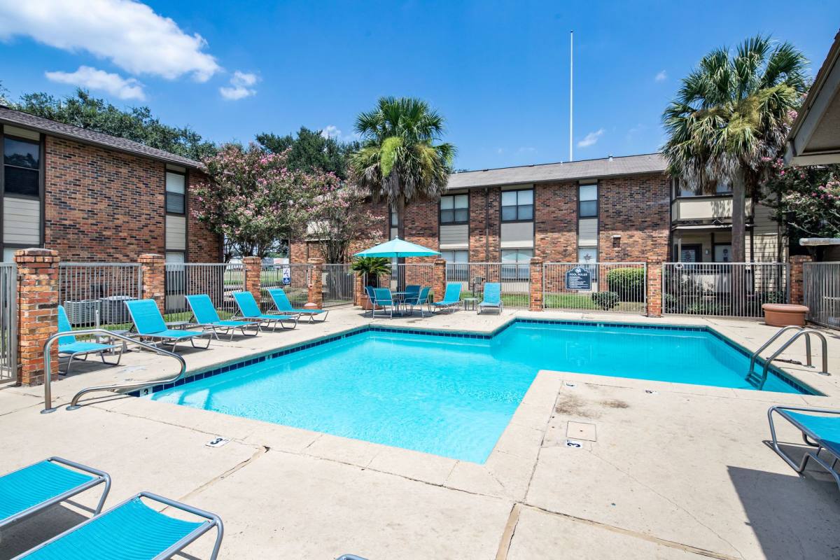 Apartment for rent at 1001 E Dale St, New Iberia, LA 70560