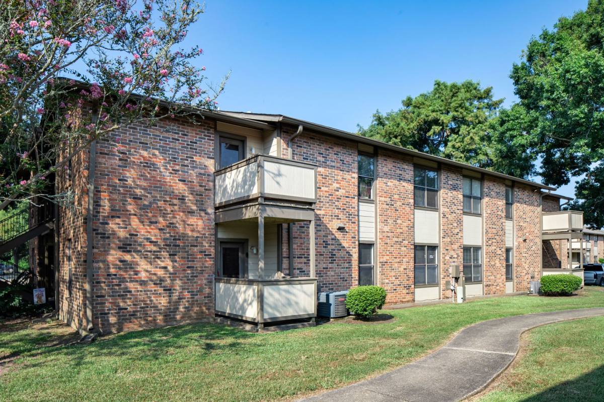 Apartment for rent at 1001 E Dale St, New Iberia, LA 70560