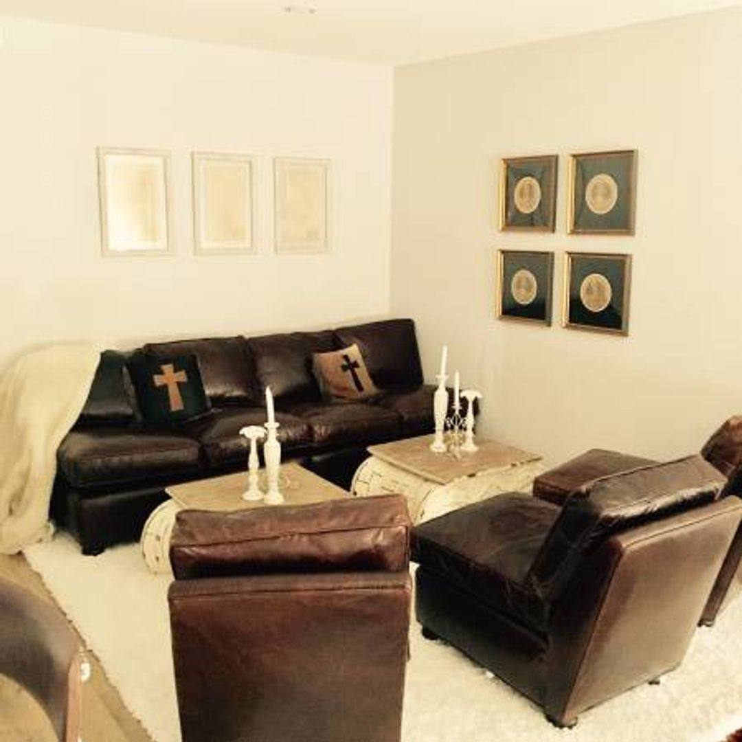Apartment for rent at 5644 Yolanda Ave, Tarzana, CA 91356