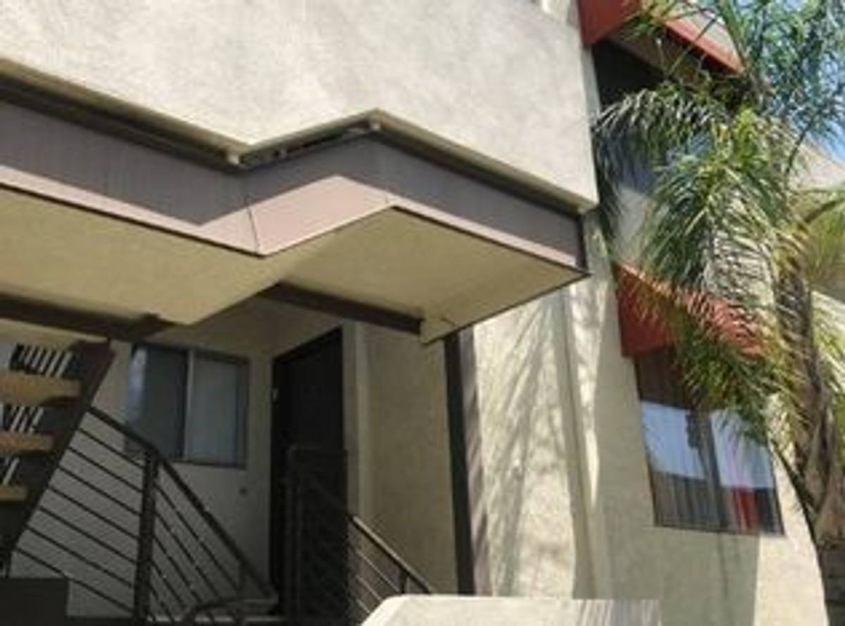 Apartment for rent at 5644 Yolanda Ave, Tarzana, CA 91356