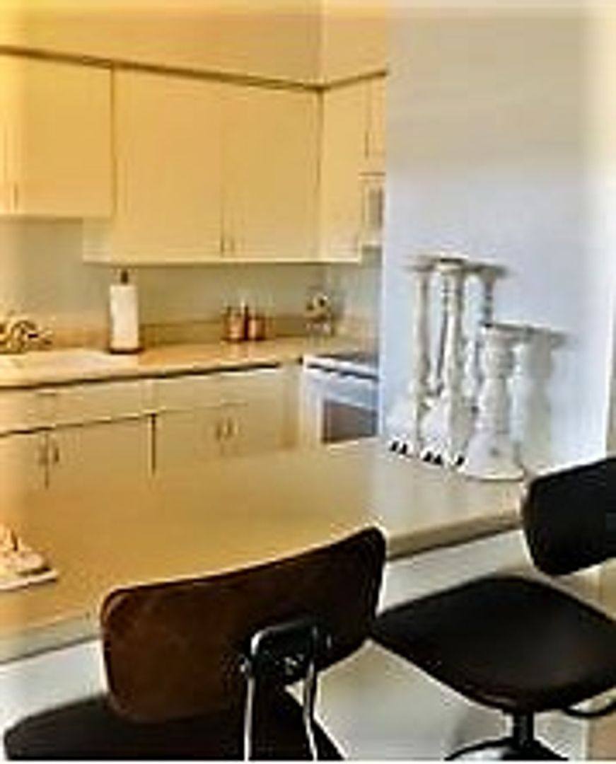 Apartment for rent at 5644 Yolanda Ave, Tarzana, CA 91356