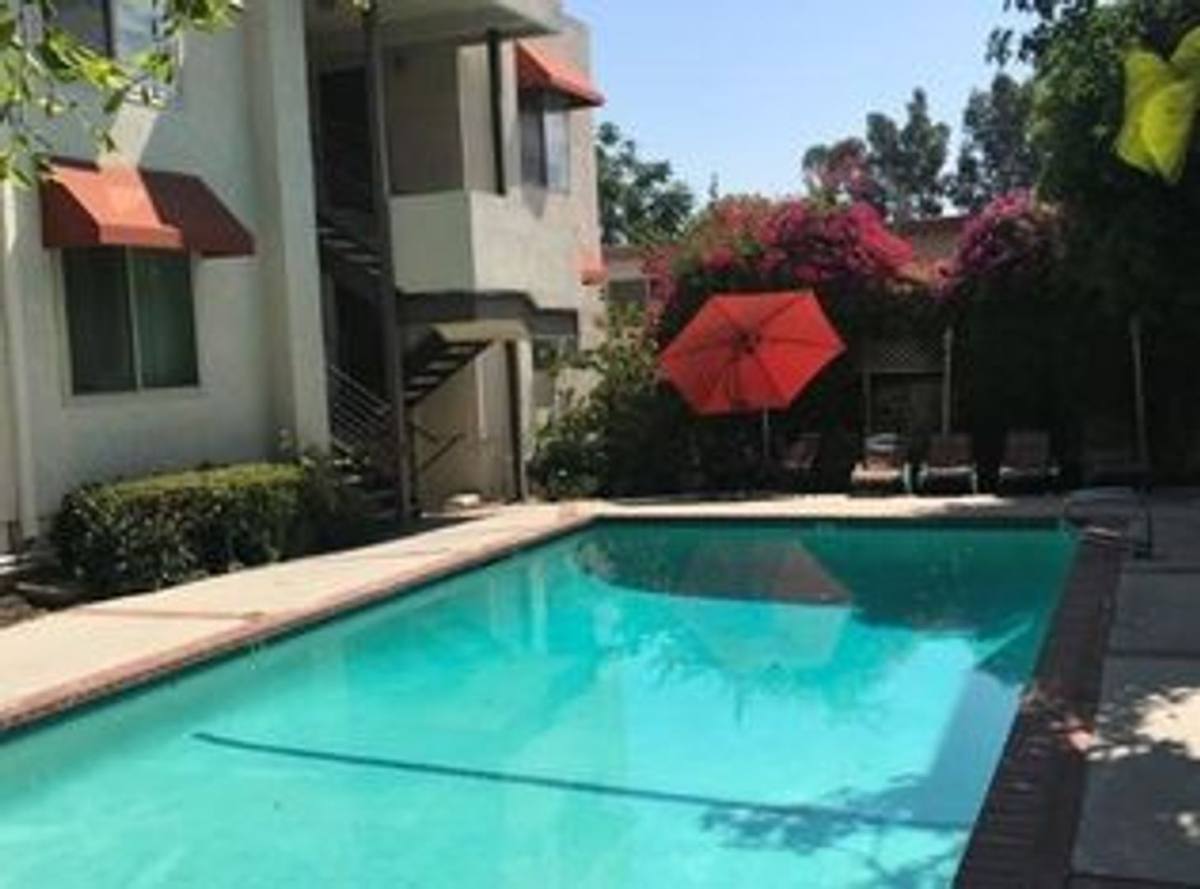 Apartment for rent at 5644 Yolanda Ave, Tarzana, CA 91356