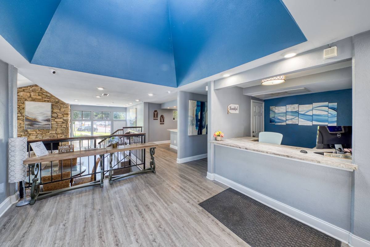 Apartment for rent at 1700 E Northgate Dr, Irving, TX 75062
