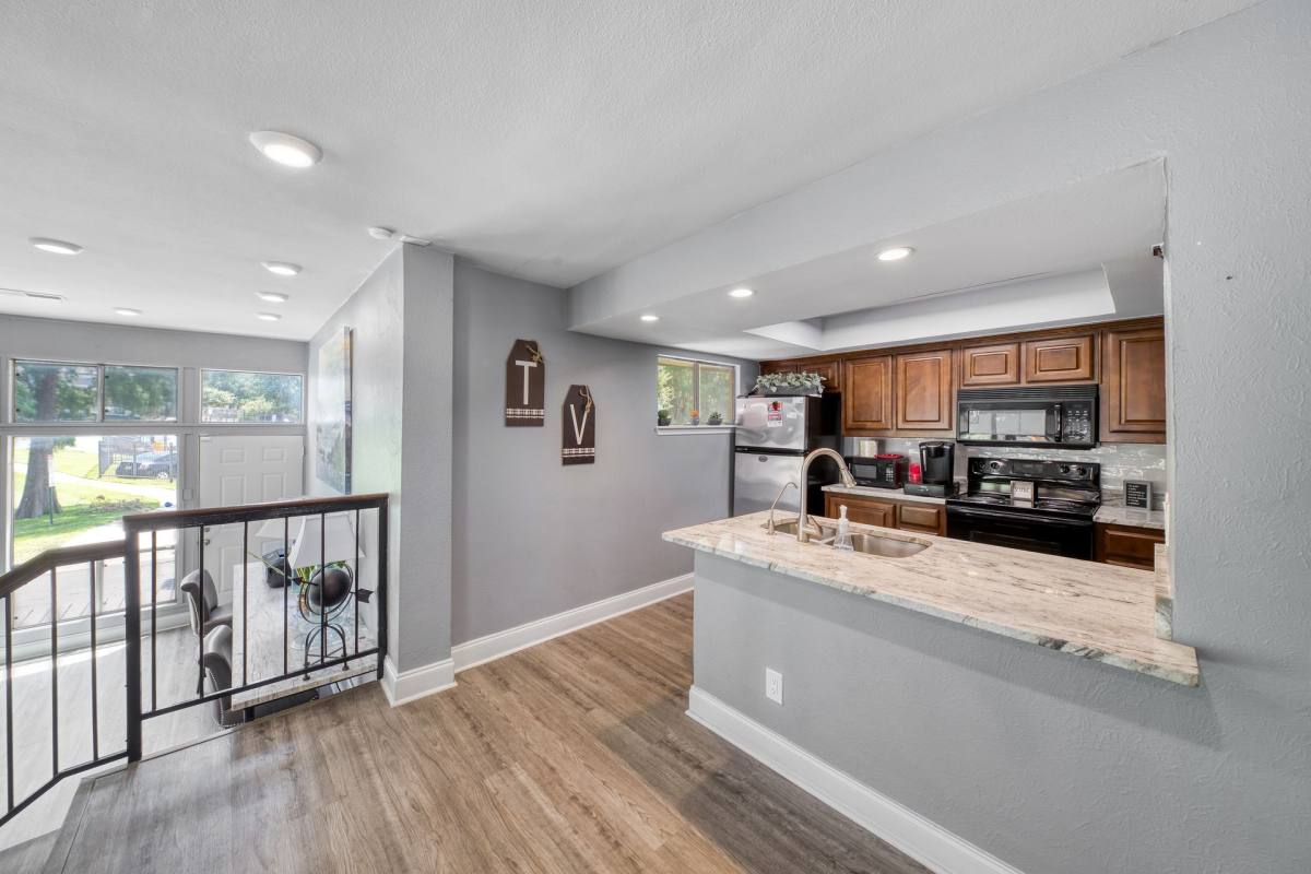 Apartment for rent at 1700 E Northgate Dr, Irving, TX 75062