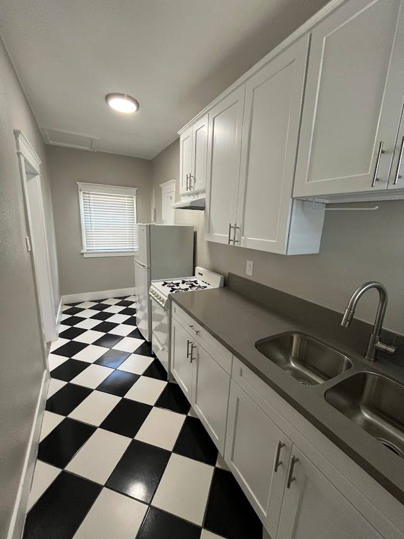 Apartment for rent at 1904 Bermuda St, Long Beach, CA 90802