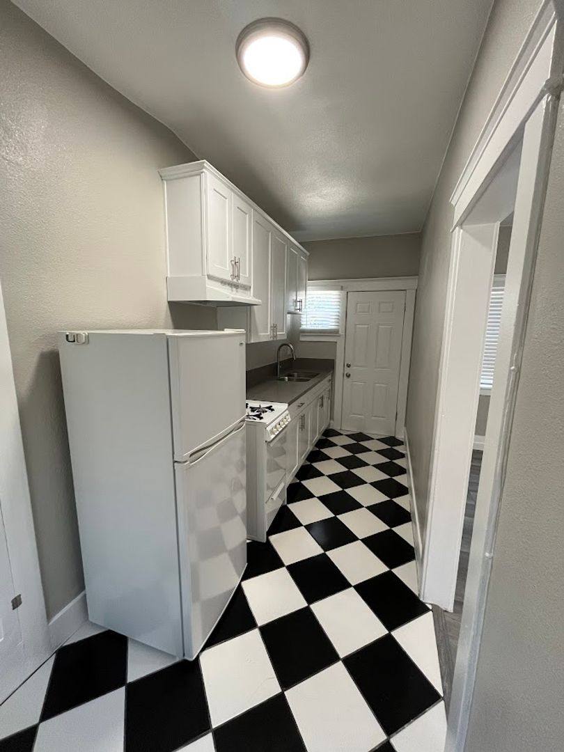 Apartment for rent at 1904 Bermuda St, Long Beach, CA 90802