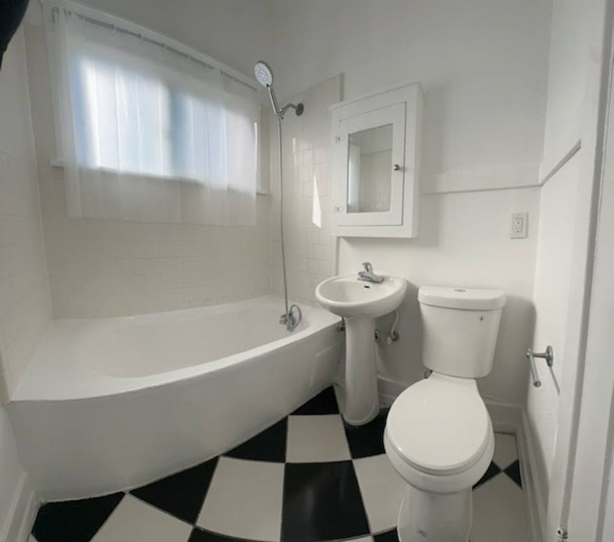 Apartment for rent at 1904 Bermuda St, Long Beach, CA 90802