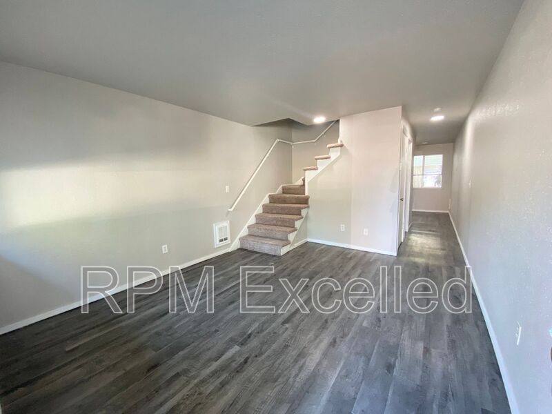Townhouse for rent at 634 M St NE #3, Auburn, WA 98002