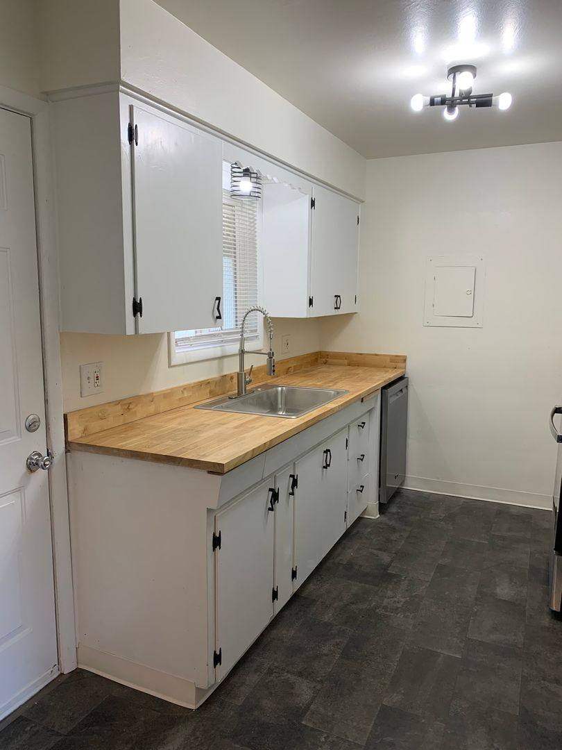 Apartment for rent at 2551 Hyde Court SE, Salem, OR 97301