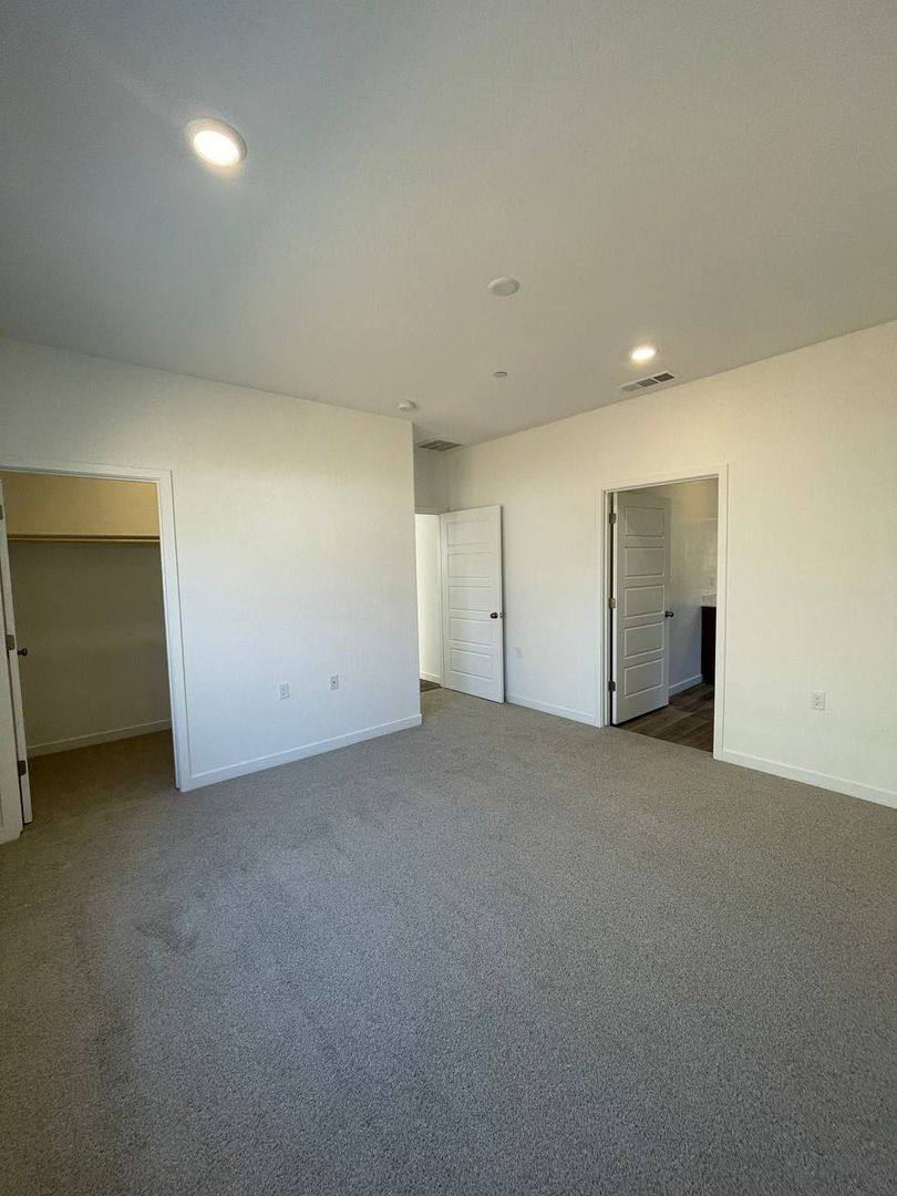 House for rent at 1027 Deerhorn Dr W, Madera, CA 93636