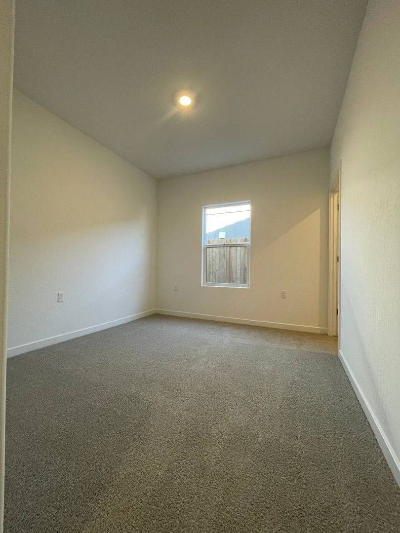 House for rent at 1027 Deerhorn Dr W, Madera, CA 93636