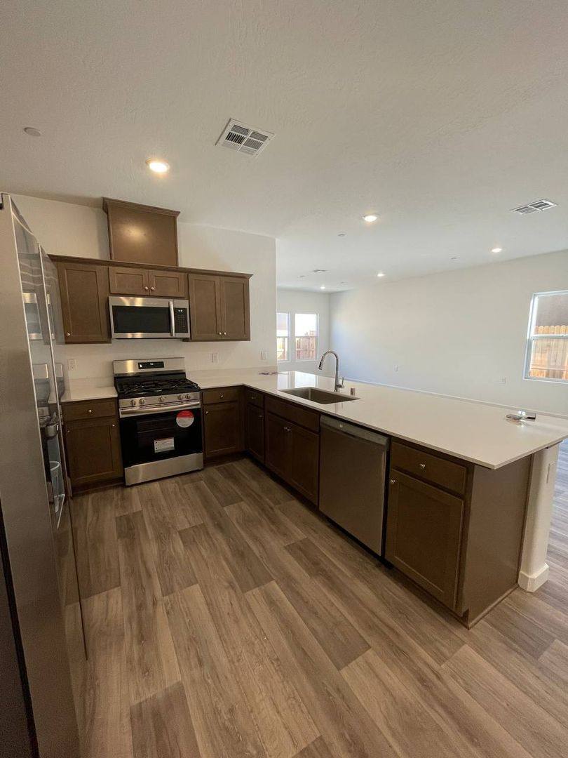 House for rent at 1027 Deerhorn Dr W, Madera, CA 93636