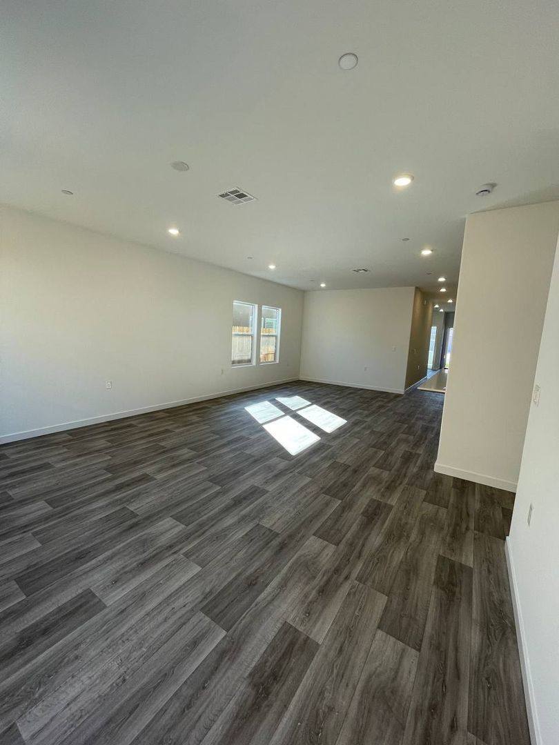 House for rent at 1027 Deerhorn Dr W, Madera, CA 93636