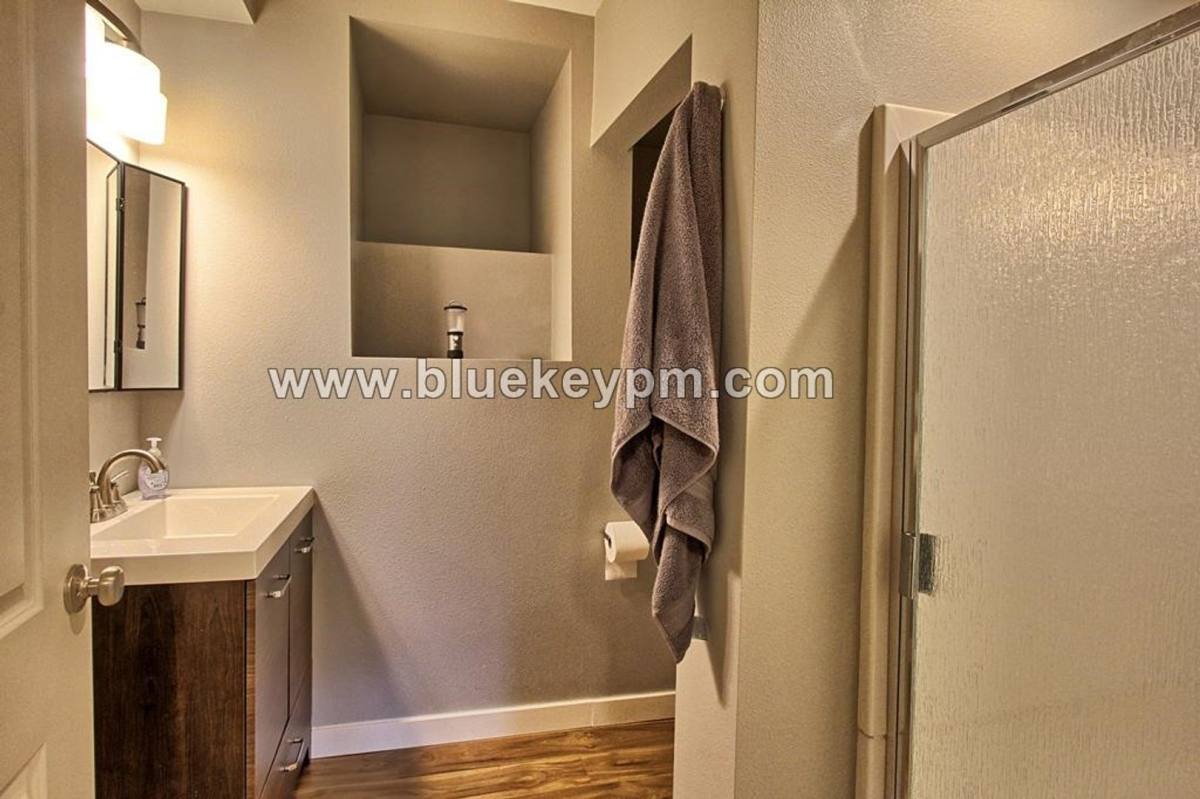 Apartment for rent at 225 S Hamilton St, Portland, OR 97239
