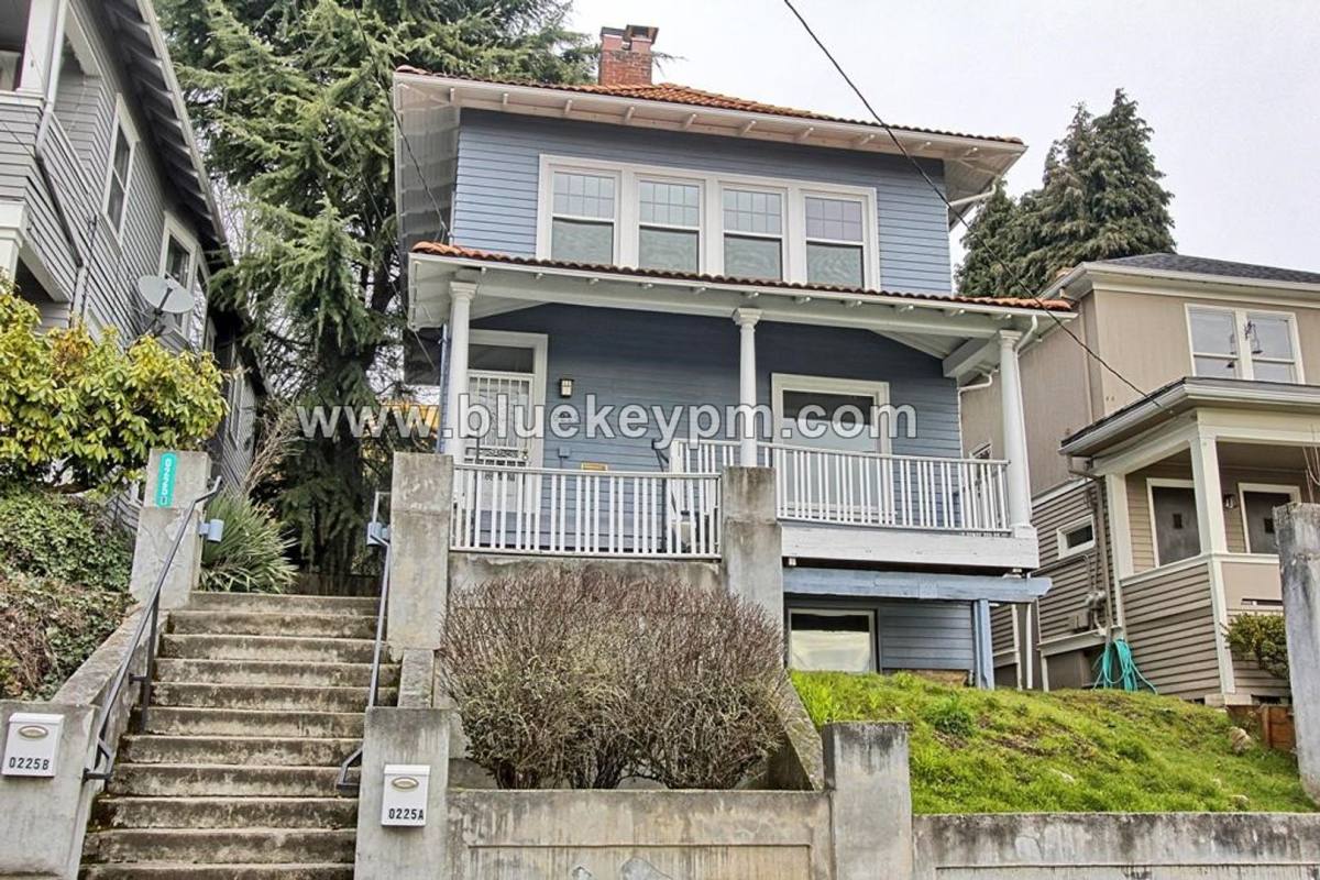 Apartment for rent at 225 S Hamilton St, Portland, OR 97239
