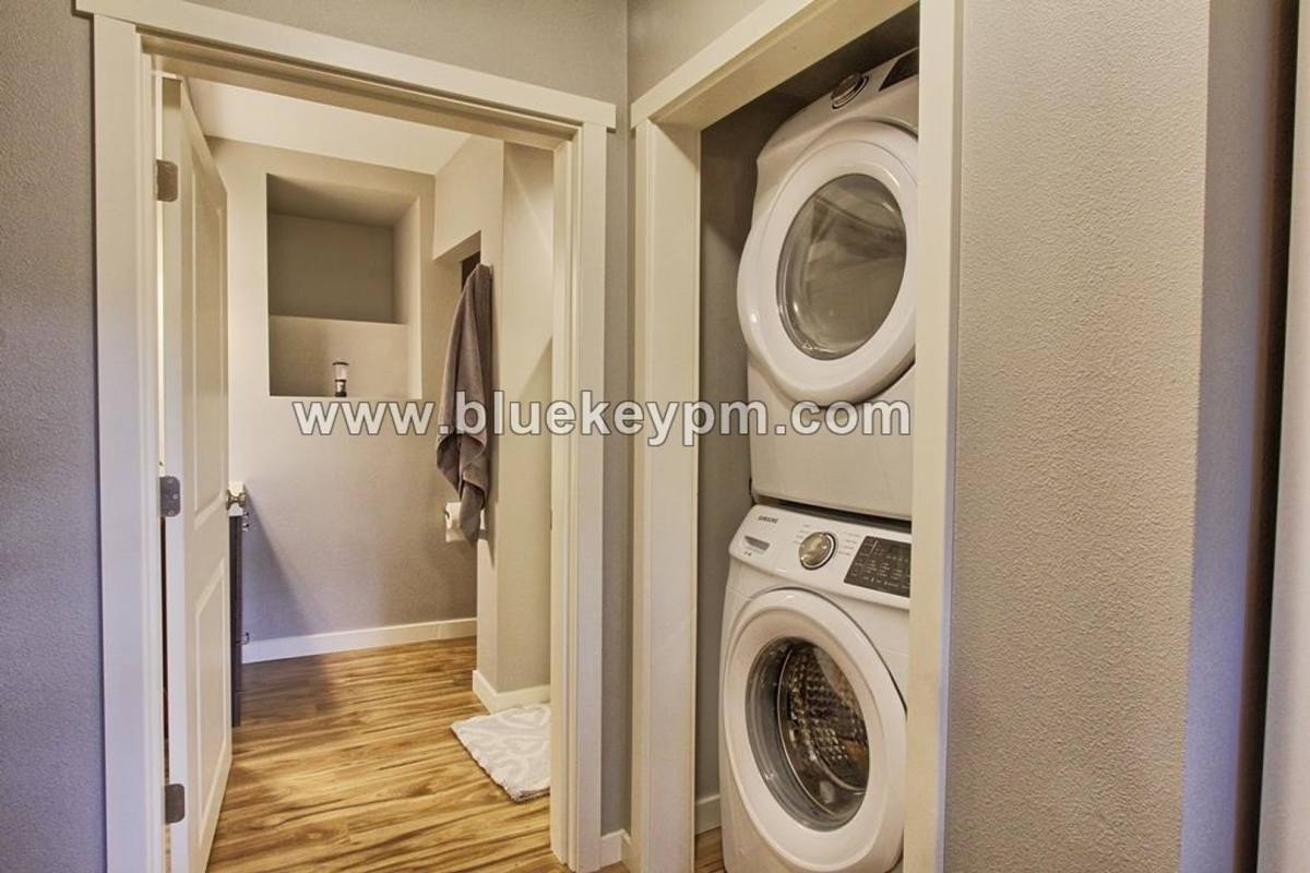 Apartment for rent at 225 S Hamilton St, Portland, OR 97239