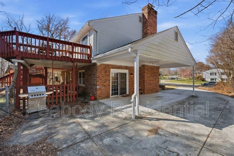 House for rent at 3343 Slade Run Dr, Falls Church, VA 22042