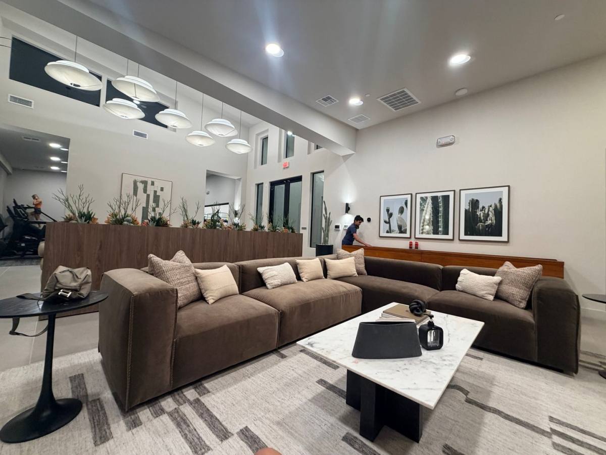 Condo for rent at 2121 W Sonoran Desert Dr, Phoenix, AZ 85085