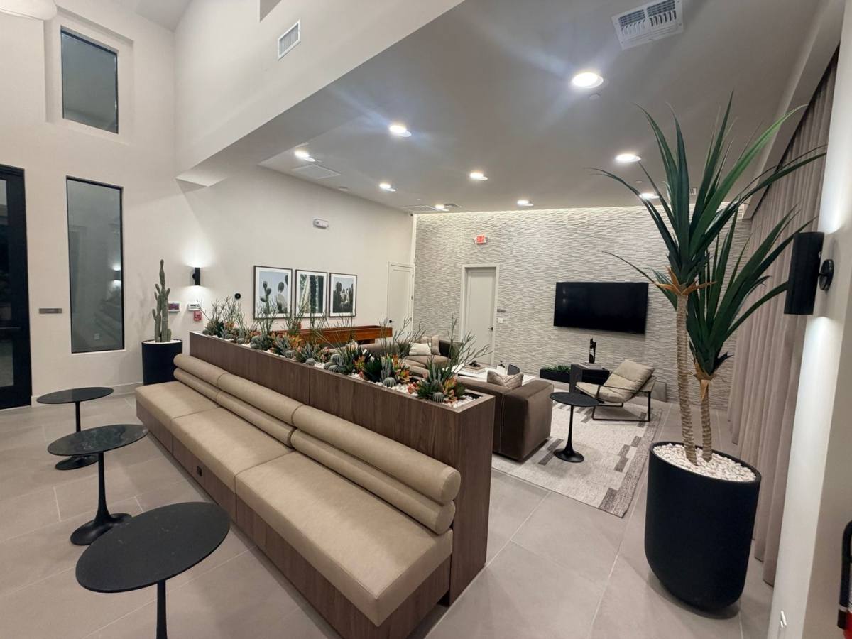 Condo for rent at 2121 W Sonoran Desert Dr, Phoenix, AZ 85085