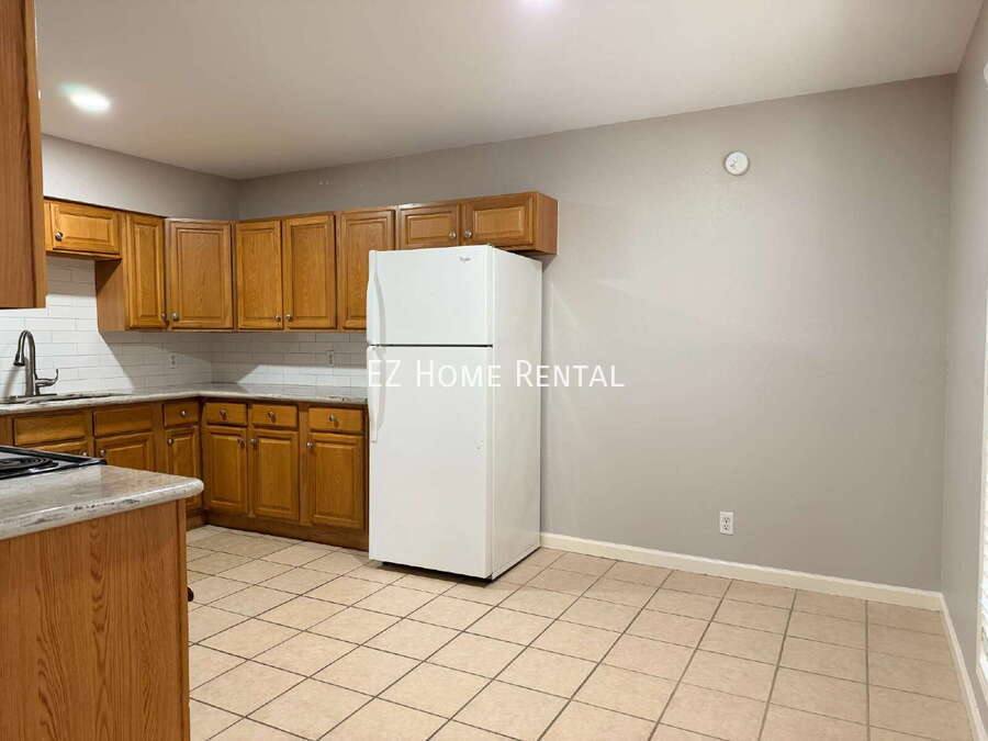 Apartment for rent at 2102 5th Ave N #3, Texas City, TX 77590