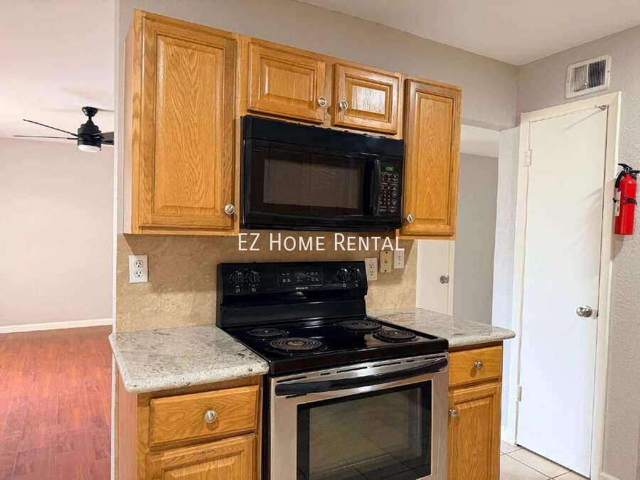 Apartment for rent at 2102 5th Ave N #3, Texas City, TX 77590