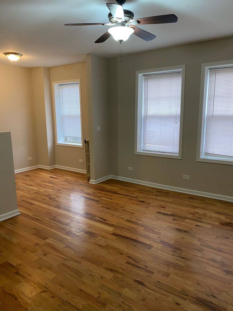 Apartment for rent at 1116 Washington Blvd, Oak Park, IL 60302