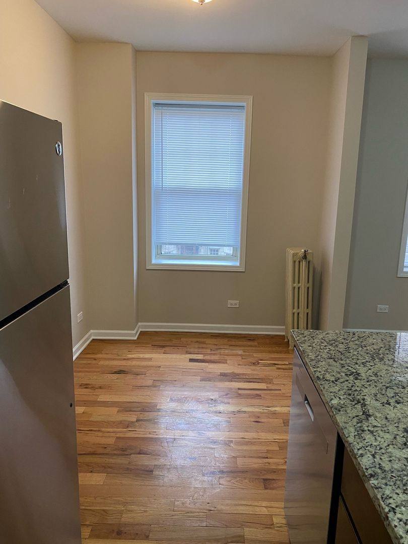 Apartment for rent at 1116 Washington Blvd, Oak Park, IL 60302