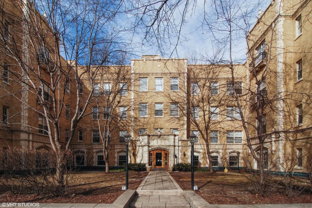 Apartment for rent at 1116 Washington Blvd, Oak Park, IL 60302