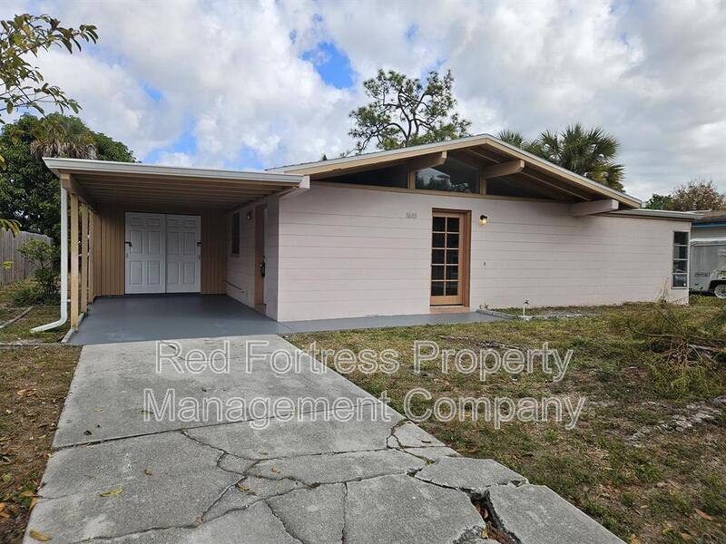 House for rent at 1635 Newport Court, Fort Myers, FL 33907